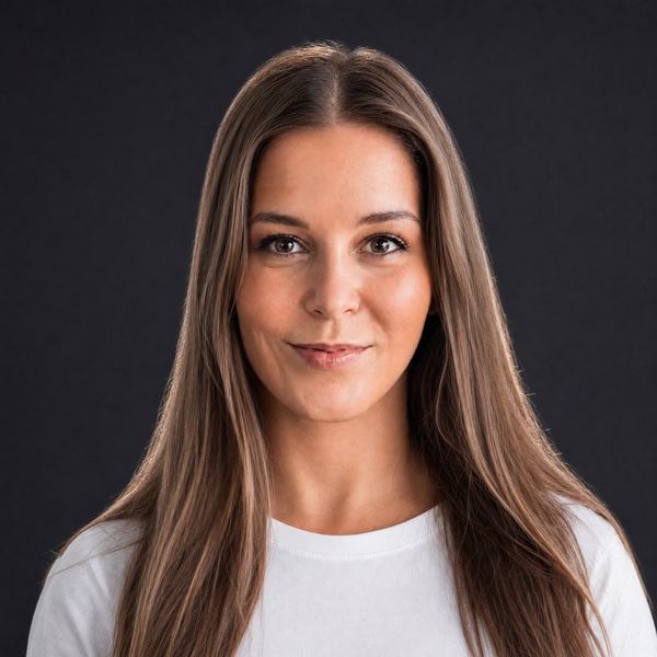 Lucy Eva Baumann, HR